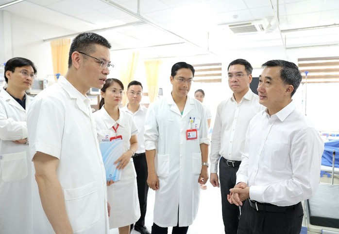 Nữ bác sĩ Bệnh viện K gặp nạn ở quán cà phê, nguy cơ bị liệt- Ảnh 1. Nữ bác sĩ Bệnh viện K gặp nạn ở quán cà phê, nguy cơ bị liệt- Ảnh 1.