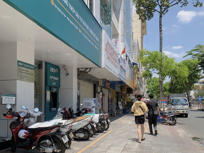 TP HCM: Cận cảnh 11 tuyến đường thí điểm thu phí sử dụng vỉa hè- Ảnh 4. TP HCM: Cận cảnh 11 tuyến đường thí điểm thu phí sử dụng vỉa hè- Ảnh 4.