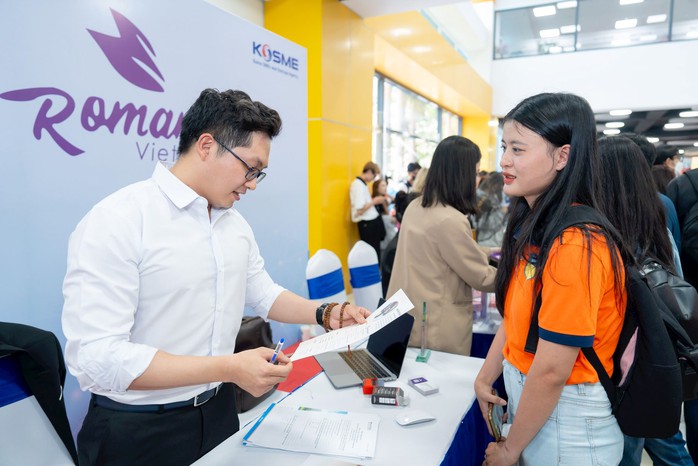 Sinh viên HUTECH tìm kiếm cơ hội việc làm với nhà tuyển dụng Hàn Quốc Sinh viên HUTECH tìm kiếm cơ hội việc làm với nhà tuyển dụng Hàn Quốc