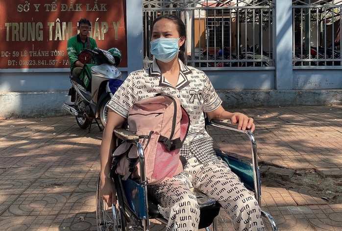 Rơi thang máy tự chế, 1 phụ nữ bị sẩy thai, liệt 2 chân- Ảnh 1. Rơi thang máy tự chế, 1 phụ nữ bị sẩy thai, liệt 2 chân- Ảnh 1.