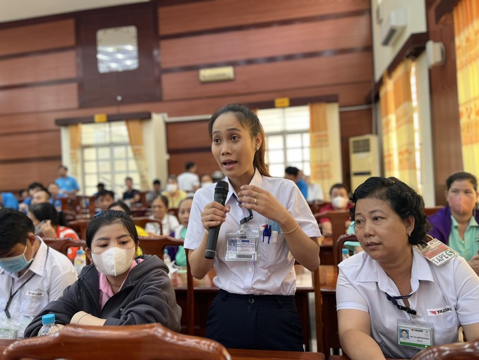 Đối thoại với đại biểu Quốc hội, nữ công nhân đề xuất 55 tuổi nghỉ hưu là phù hợp- Ảnh 1. Đối thoại với đại biểu Quốc hội, nữ công nhân đề xuất 55 tuổi nghỉ hưu là phù hợp- Ảnh 1.
