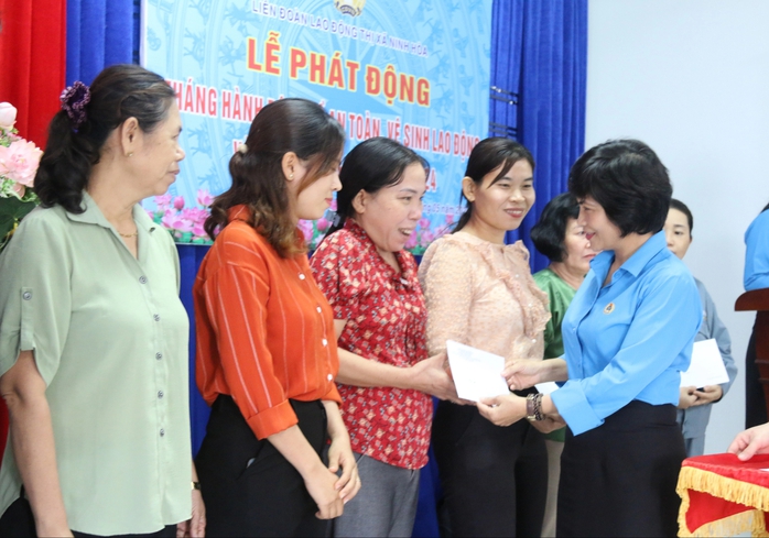 LĐLĐ thị xã Ninh Hoà phát động Tháng Công nhân 2024
- Ảnh 2. LĐLĐ thị xã Ninh Hoà phát động Tháng Công nhân 2024
- Ảnh 2.