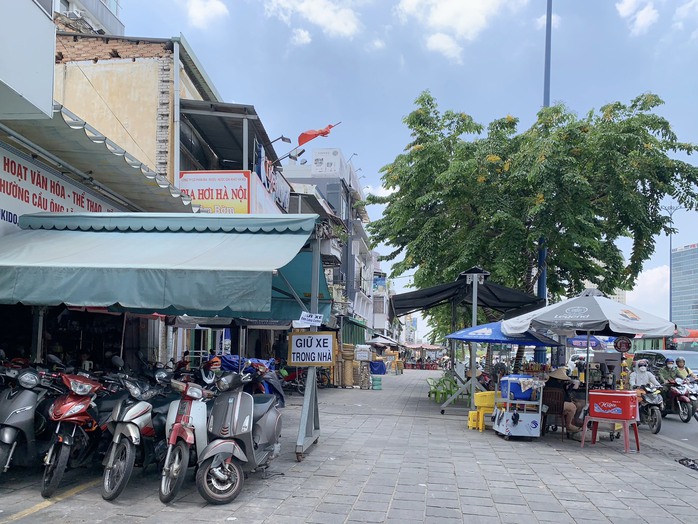 TP HCM: Cận cảnh 11 tuyến đường thí điểm thu phí sử dụng vỉa hè- Ảnh 14. TP HCM: Cận cảnh 11 tuyến đường thí điểm thu phí sử dụng vỉa hè- Ảnh 14.