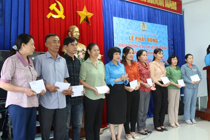 LĐLĐ thị xã Ninh Hoà phát động Tháng Công nhân 2024
- Ảnh 4. LĐLĐ thị xã Ninh Hoà phát động Tháng Công nhân 2024
- Ảnh 4.