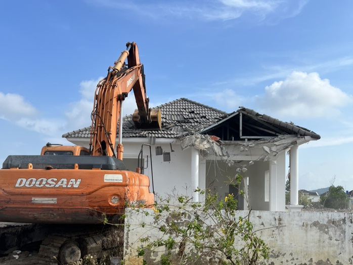 Tiếp tục cưỡng chế khu biệt thự 79 căn ở Phú Quốc- Ảnh 1. Tiếp tục cưỡng chế khu biệt thự 79 căn ở Phú Quốc- Ảnh 1.