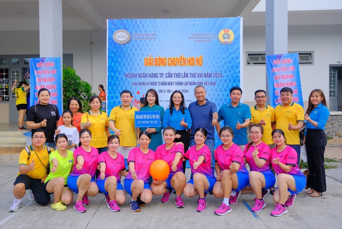 Thử thách cho hơn 300 phụ nữ ngành ngân hàng tại Cần Thơ- Ảnh 1. Thử thách cho hơn 300 phụ nữ ngành ngân hàng tại Cần Thơ- Ảnh 1.