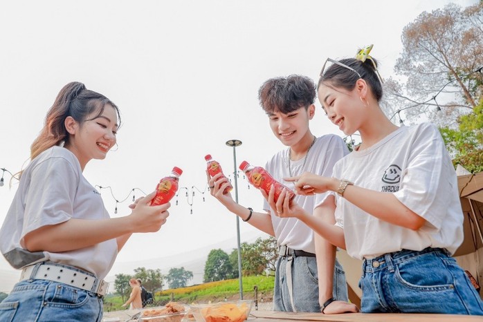 Được chiết xuất từ 9 loại thảo mộc tự nhiên, Trà Thanh Nhiệt Dr Thanh là thức uống yêu thích của các sĩ tử giúp thanh lọc làm mát cơ thể nhanh chóng khi ôn thi trong ngày hè nắng nóng gay gắt Được chiết xuất từ 9 loại thảo mộc tự nhiên, Trà Thanh Nhiệt Dr Thanh là thức uống yêu thích của các sĩ tử giúp thanh lọc làm mát cơ thể nhanh chóng khi ôn thi trong ngày hè nắng nóng gay gắt