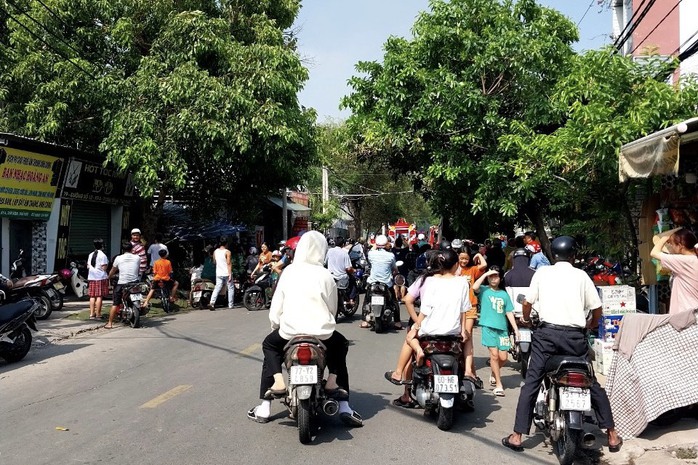 Cháy xưởng gỗ rộng hàng trăm mét vuông ở Thủ Đức- Ảnh 2. Cháy xưởng gỗ rộng hàng trăm mét vuông ở Thủ Đức- Ảnh 2.
