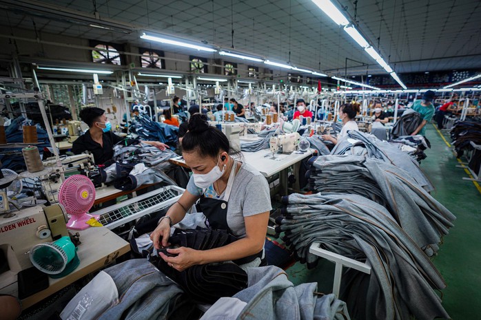 Sản xuất tại Công ty TNHH Việt Thắng Jean - một trong những doanh nghiệp đang đẩy mạnh đầu tư để giảm phát thải khí carbon Sản xuất tại Công ty TNHH Việt Thắng Jean - một trong những doanh nghiệp đang đẩy mạnh đầu tư để giảm phát thải khí carbon