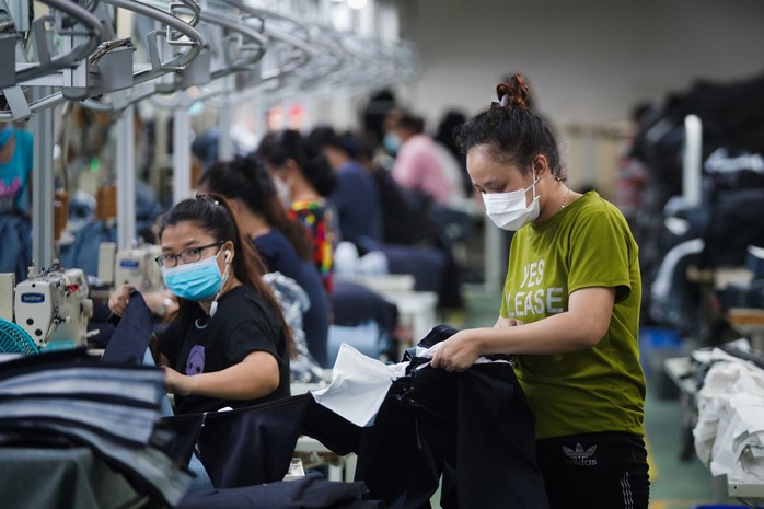 Sản xuất tại Công ty TNHH Việt Thắng Jean - một trong những doanh nghiệp đang đẩy mạnh đầu tư để giảm phát thải khí carbon Sản xuất tại Công ty TNHH Việt Thắng Jean - một trong những doanh nghiệp đang đẩy mạnh đầu tư để giảm phát thải khí carbon