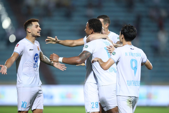 V-League: Bộ đôi ngoại binh gây ấn tượng- Ảnh 1. V-League: Bộ đôi ngoại binh gây ấn tượng- Ảnh 1.
