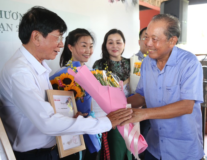 Làm hết sức để phát triển chương trình "Học bổng hỗ trợ học sinh - sinh viên dân tộc thiểu số, học sinh nghèo"- Ảnh 3. Làm hết sức để phát triển chương trình "Học bổng hỗ trợ học sinh - sinh viên dân tộc thiểu số, học sinh nghèo"- Ảnh 3.