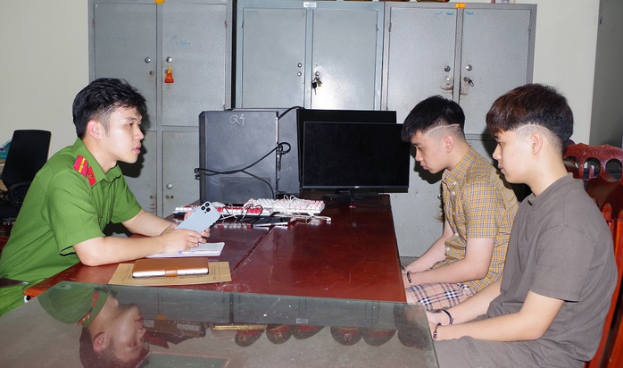 Giả danh cán bộ ngân hàng lừa đảo hàng trăm người- Ảnh 1.