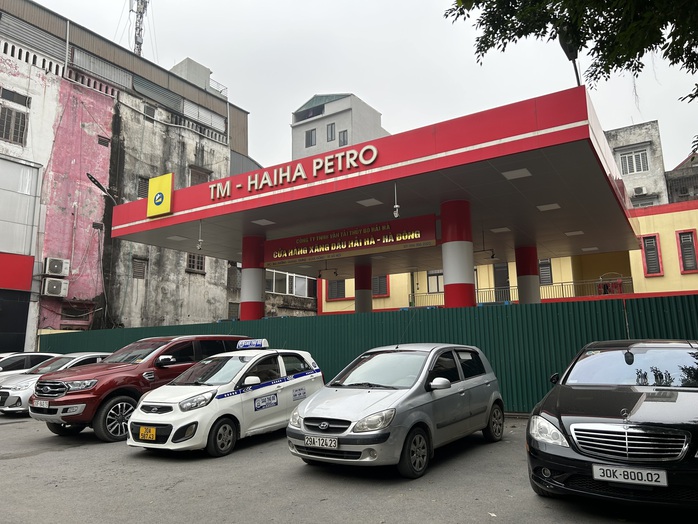 Một cửa hàng xăng dầu của Công ty TNHH Vận tải thủy bộ Hải Hà dừng hoạt động sau khi doanh nghiệp này bị phát hiện có vi phạm liên quan quỹ bình ổn giá xăng dầu Một cửa hàng xăng dầu của Công ty TNHH Vận tải thủy bộ Hải Hà dừng hoạt động sau khi doanh nghiệp này bị phát hiện có vi phạm liên quan quỹ bình ổn giá xăng dầu