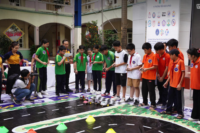 Đam mê khoa học, nam sinh lớp 2 giành giải nhất hội thi STEM Hà Nội- Ảnh 3. Đam mê khoa học, nam sinh lớp 2 giành giải nhất hội thi STEM Hà Nội- Ảnh 3.