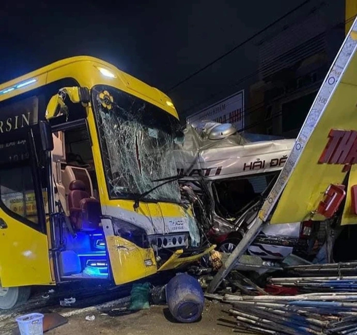 Vụ xe Thành Bưởi gây tai nạn làm 5 người chết: Truy tố tài xế và phó giám đốc- Ảnh 3. Vụ xe Thành Bưởi gây tai nạn làm 5 người chết: Truy tố tài xế và phó giám đốc- Ảnh 3.