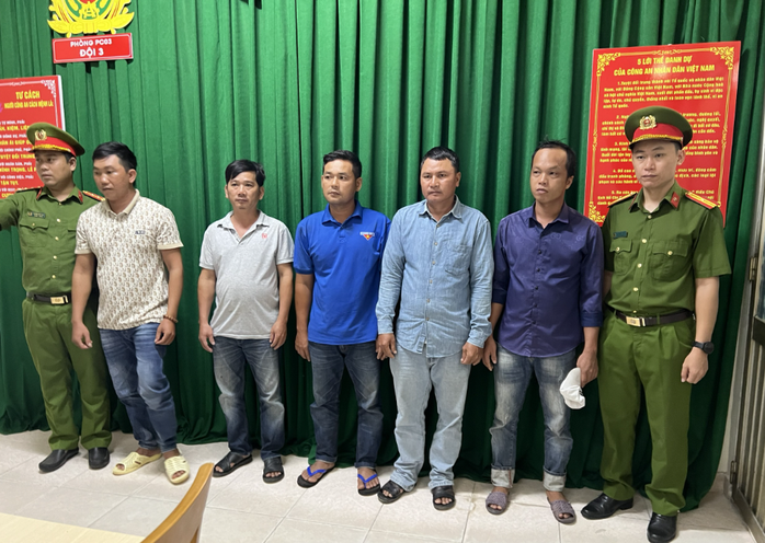 Công an TP HCM bắt thêm 11 đồng phạm của bà chủ Công ty Quang Thuận- Ảnh 1. Công an TP HCM bắt thêm 11 đồng phạm của bà chủ Công ty Quang Thuận- Ảnh 1.
