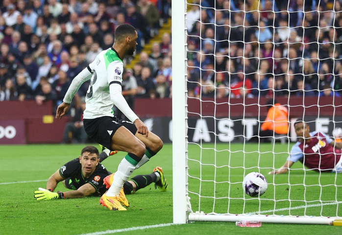 Aston Villa chia điểm Liverpool trong "đại tiệc" 6 bàn thắng- Ảnh 3. Aston Villa chia điểm Liverpool trong "đại tiệc" 6 bàn thắng- Ảnh 3.