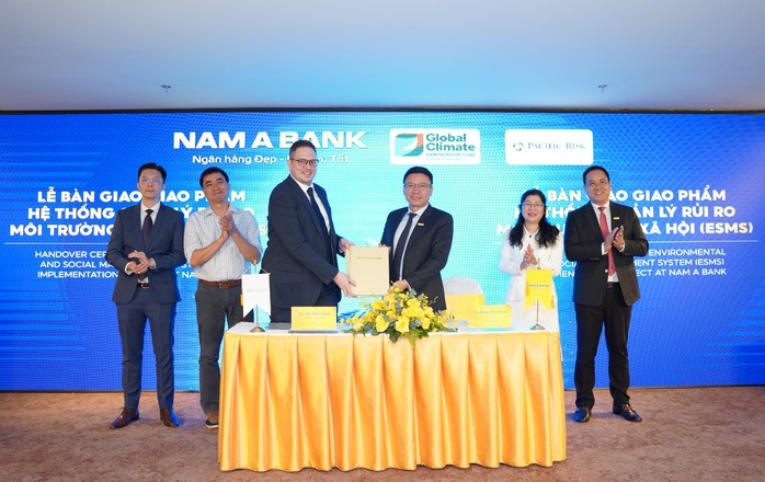 Nam A Bank và PRA ký nhận bàn giao Giao phẩm hệ thống quản lý rủi ro môi trường và xã hội ESMS- Ảnh 1.