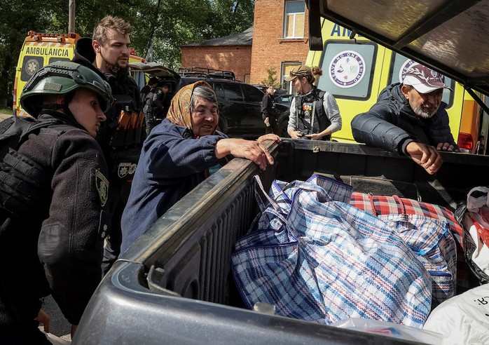 Nga đánh rát Kharkiv, Ukraine “cầm cự” chờ gói viện trợ Mỹ- Ảnh 1. Nga đánh rát Kharkiv, Ukraine “cầm cự” chờ gói viện trợ Mỹ- Ảnh 1.