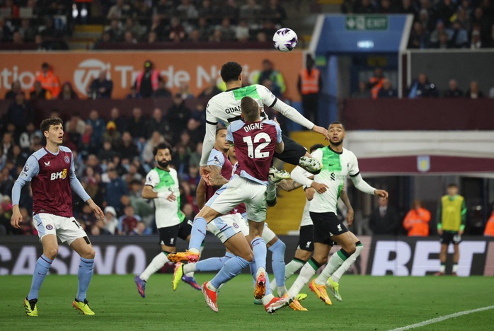 Jarell Quansah ghi bàn cho Liverpool Jarell Quansah ghi bàn cho Liverpool