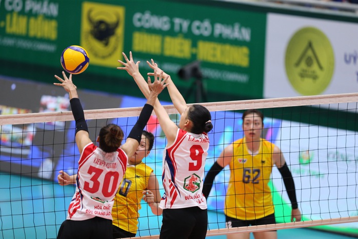 Nghẹt thở vé bán kết Cúp bóng chuyền VTV9-Bình Điền, đương kim vô địch Tứ Xuyên sắp bị loại- Ảnh 5. Nghẹt thở vé bán kết Cúp bóng chuyền VTV9-Bình Điền, đương kim vô địch Tứ Xuyên sắp bị loại- Ảnh 5.