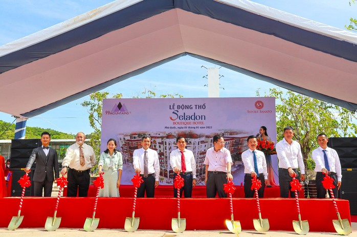 Diễn biến bất ngờ vụ chủ đầu tư dự án Sunset Sanato ở Phú Quốc bị hoãn xuất cảnh- Ảnh 2. Diễn biến bất ngờ vụ chủ đầu tư dự án Sunset Sanato ở Phú Quốc bị hoãn xuất cảnh- Ảnh 2.