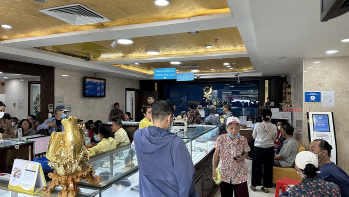 Giá vàng hôm nay 13-5: Vàng SJC bật tăng trở lại- Ảnh 3. Giá vàng hôm nay 13-5: Vàng SJC bật tăng trở lại- Ảnh 3.