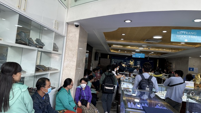 Giá vàng hôm nay 13-5: Vàng SJC bật tăng trở lại- Ảnh 2. Giá vàng hôm nay 13-5: Vàng SJC bật tăng trở lại- Ảnh 2.