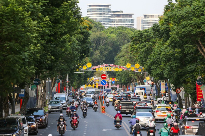 “Đất lành chim đậu”, thành phố liên tục được bổ sung người từ các tỉnh khác đến.Ảnh: Hoàng Triều “Đất lành chim đậu”, thành phố liên tục được bổ sung người từ các tỉnh khác đến.Ảnh: Hoàng Triều
