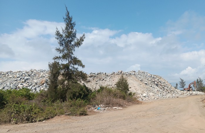 Công ty Lý Tuấn chuyển trái phép 167.000 m3 đá từ Quảng Ngãi ra Quảng Nam- Ảnh 1. Công ty Lý Tuấn chuyển trái phép 167.000 m3 đá từ Quảng Ngãi ra Quảng Nam- Ảnh 1.
