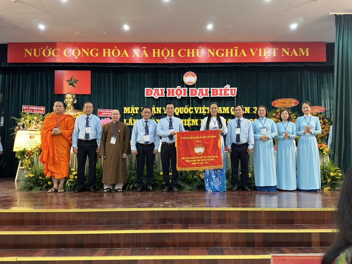 Ông Huỳnh Gia Giang tiếp tục làm Chủ tịch Ủy ban MTTQ quận 3- Ảnh 2. Ông Huỳnh Gia Giang tiếp tục làm Chủ tịch Ủy ban MTTQ quận 3- Ảnh 2.