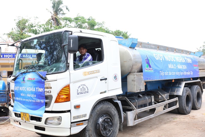 Gần 200.000 sản phẩm nước tinh khiết Number 1 và 620 khối nước ngọt vừa được Công ty Tân Hiệp Phát và Báo Công an TP HCM trao tận tay cho người dân vùng hạn mặn tại Bến Tre, Tiền Giang Gần 200.000 sản phẩm nước tinh khiết Number 1 và 620 khối nước ngọt vừa được Công ty Tân Hiệp Phát và Báo Công an TP HCM trao tận tay cho người dân vùng hạn mặn tại Bến Tre, Tiền Giang