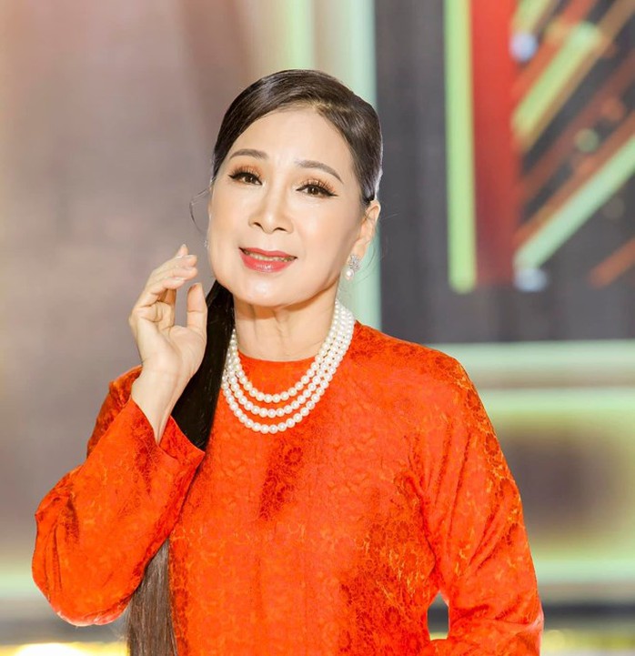 Dược sĩ Tiến, ca sĩ Hương Giang tổ chức lễ hội âm nhạc cho sinh viên - Ảnh 1. Dược sĩ Tiến, ca sĩ Hương Giang tổ chức lễ hội âm nhạc cho sinh viên - Ảnh 1.