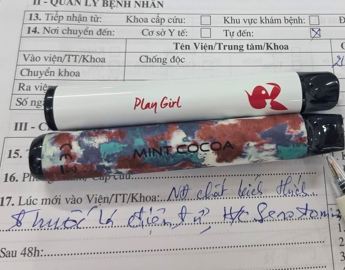 Thủ tướng yêu cầu tăng cường quản lý thuốc lá điện tử, thuốc lá nung nóng- Ảnh 1. Thủ tướng yêu cầu tăng cường quản lý thuốc lá điện tử, thuốc lá nung nóng- Ảnh 1.
