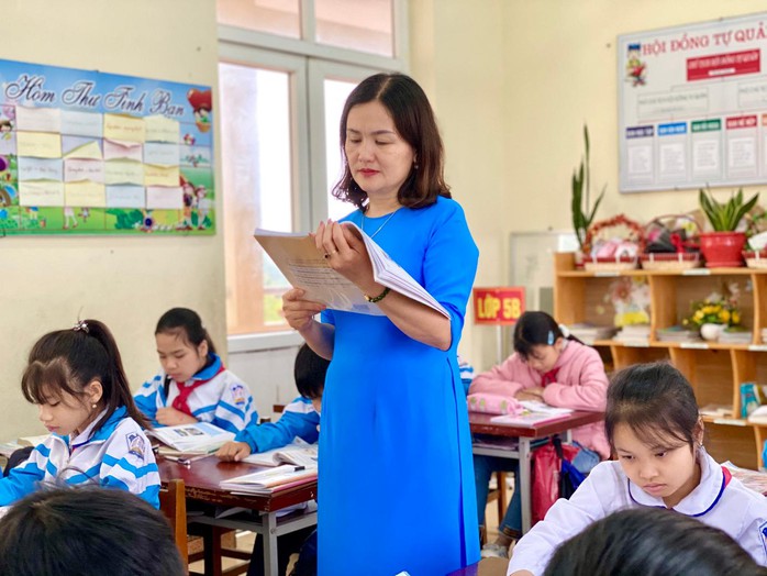 Tiền lương nhà giáo được ưu tiên xếp cao nhất- Ảnh 1. Tiền lương nhà giáo được ưu tiên xếp cao nhất- Ảnh 1.
