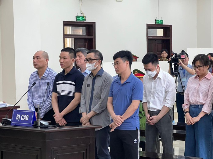 Cựu bộ trưởng Y tế Nguyễn Thanh Long nộp thêm 1 tỉ đồng, xin giảm nhẹ hình phạt- Ảnh 2. Cựu bộ trưởng Y tế Nguyễn Thanh Long nộp thêm 1 tỉ đồng, xin giảm nhẹ hình phạt- Ảnh 2.