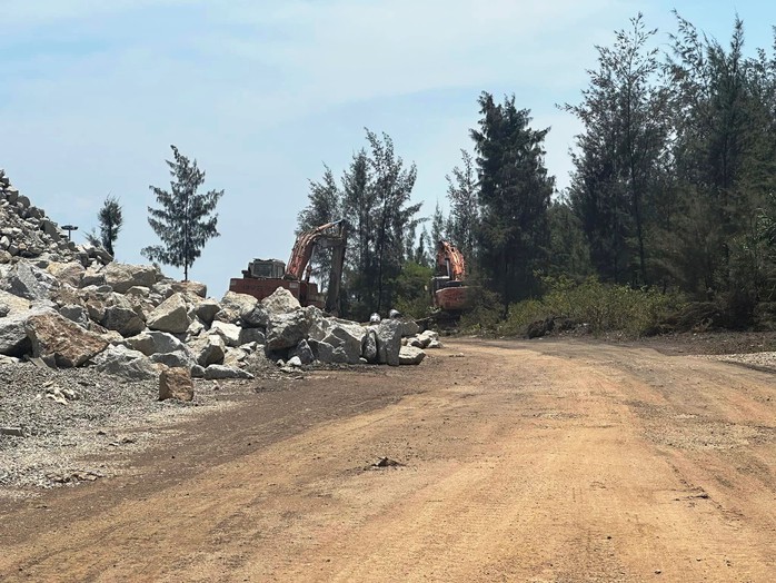 Đề nghị tạm giữ khối lượng đá do Công ty Lý Tuấn vận chuyển trái phép- Ảnh 2. Đề nghị tạm giữ khối lượng đá do Công ty Lý Tuấn vận chuyển trái phép- Ảnh 2.