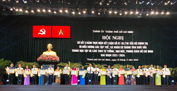 Học và làm theo lời Bác đã thành nét đẹp văn hóa- Ảnh 1. Học và làm theo lời Bác đã thành nét đẹp văn hóa- Ảnh 1.