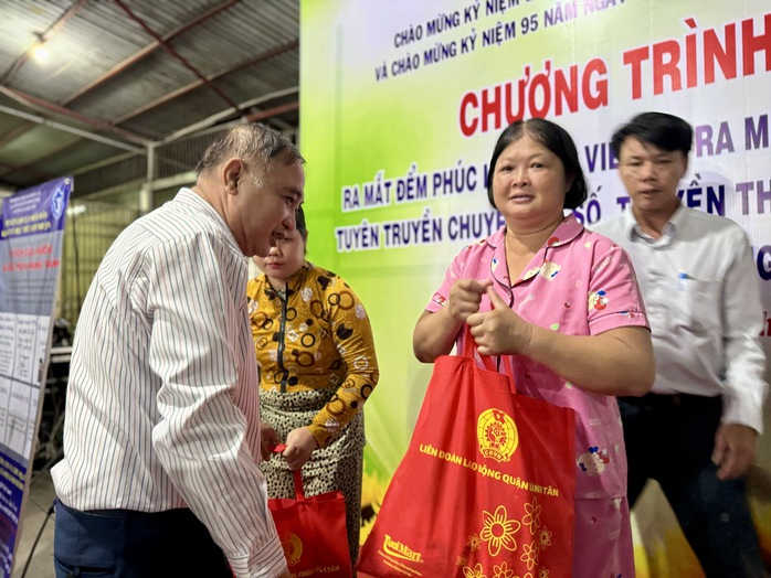 Ra mắt Không gian Văn hóa Hồ Chí Minh tại khu nhà trọ công nhân- Ảnh 5. Ra mắt Không gian Văn hóa Hồ Chí Minh tại khu nhà trọ công nhân- Ảnh 5.