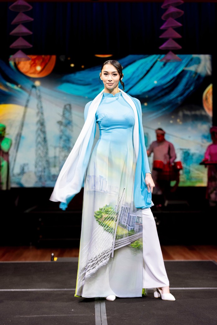 Áo dài lụa nhuộm ombre của Trung Đinh tung bay ở Úc- Ảnh 11. Áo dài lụa nhuộm ombre của Trung Đinh tung bay ở Úc- Ảnh 11.