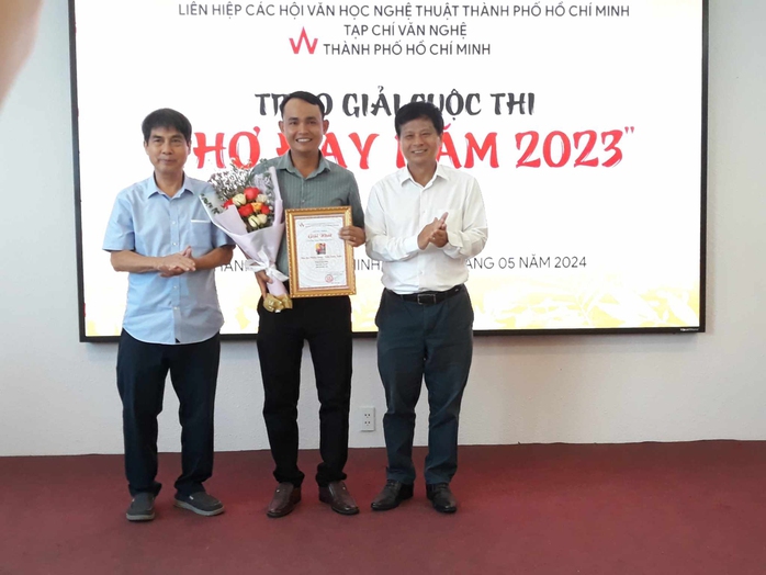 Trao giải "Thơ hay năm 2023"- Ảnh 1. Trao giải "Thơ hay năm 2023"- Ảnh 1.