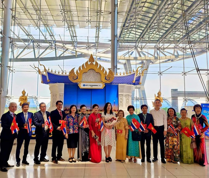 Thứ trưởng Ngoại giao dự Đại lễ 190 năm ngôi chùa Việt Nam tại Thái Lan- Ảnh 4. Thứ trưởng Ngoại giao dự Đại lễ 190 năm ngôi chùa Việt Nam tại Thái Lan- Ảnh 4.