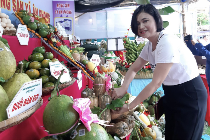 Tưng bừng Ngày hội nông sản tại “thủ phủ” cây ăn quả của Bình Định- Ảnh 3. Tưng bừng Ngày hội nông sản tại “thủ phủ” cây ăn quả của Bình Định- Ảnh 3.