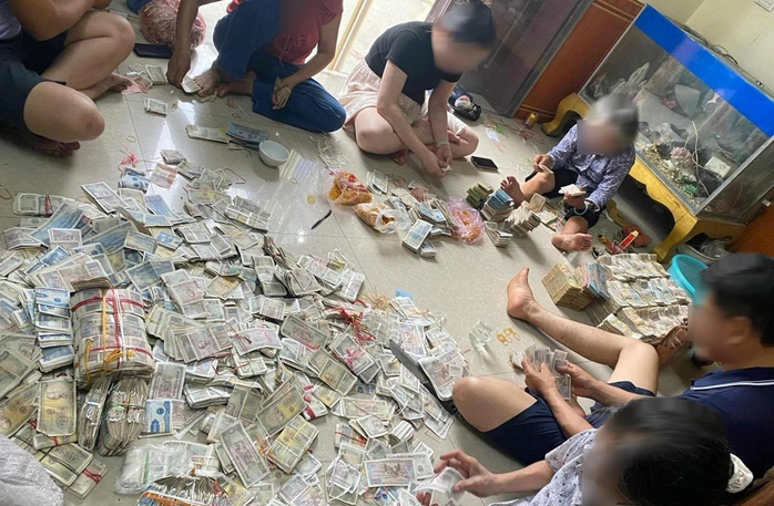 Thực hư thông tin cụ bà ăn xin có 9 bao tiền?- Ảnh 2. Thực hư thông tin cụ bà ăn xin có 9 bao tiền?- Ảnh 2.