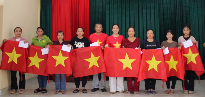 Tặng cờ Tổ quốc cho Vùng 3 Hải quân và người dân Quảng Trị- Ảnh 5. Tặng cờ Tổ quốc cho Vùng 3 Hải quân và người dân Quảng Trị- Ảnh 5.