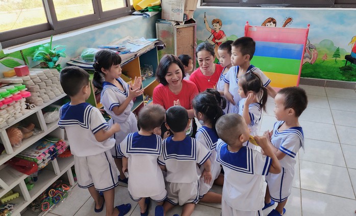 Tặng cờ Tổ quốc cho Vùng 3 Hải quân và người dân Quảng Trị- Ảnh 7. Tặng cờ Tổ quốc cho Vùng 3 Hải quân và người dân Quảng Trị- Ảnh 7.