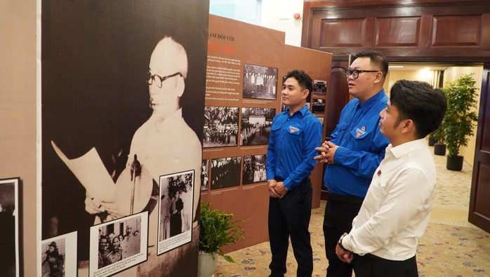Ra mắt Không gian Văn hóa Hồ Chí Minh tại khách sạn 5 sao sang trọng - Ảnh 6. Ra mắt Không gian Văn hóa Hồ Chí Minh tại khách sạn 5 sao sang trọng - Ảnh 6.