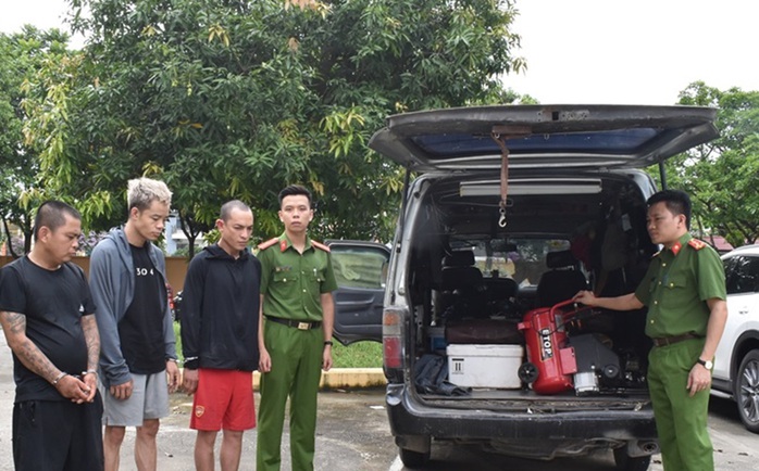 Dùng xe ôtô khách đi trộm cắp khắp các tỉnh thành- Ảnh 1. Dùng xe ôtô khách đi trộm cắp khắp các tỉnh thành- Ảnh 1.