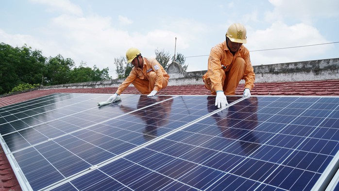 Việc lắp đặt hệ thống điện mặt trời mái nhà tại các trụ sở công giúp bổ sung nguồn điện tại chỗ cho TP HCM Việc lắp đặt hệ thống điện mặt trời mái nhà tại các trụ sở công giúp bổ sung nguồn điện tại chỗ cho TP HCM
